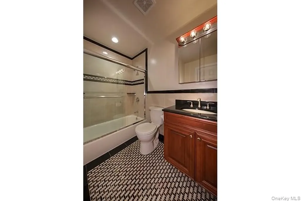 20 Trafalgar Place Coram NY 11727