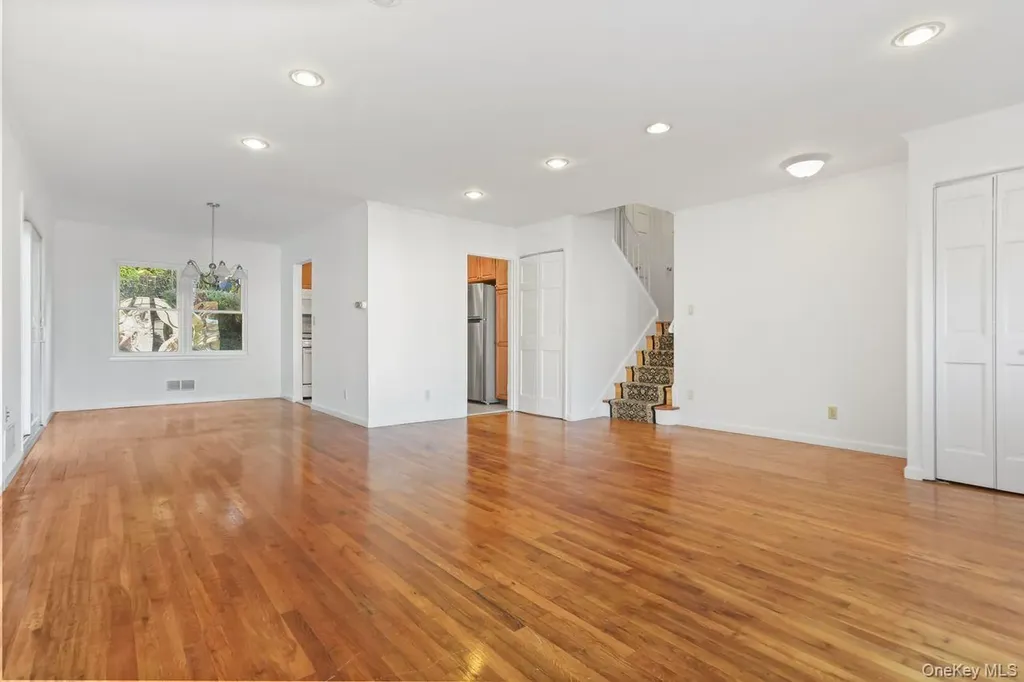 270 Pembrook Drive Yonkers NY 10710