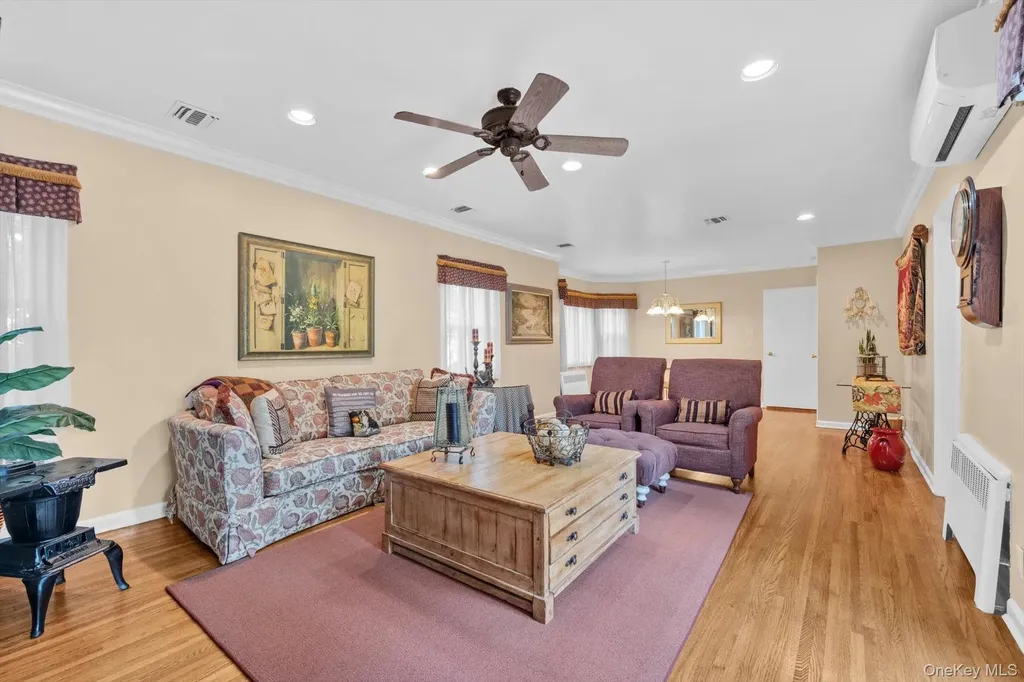 36 Somerset Drive S Great Neck NY 11020