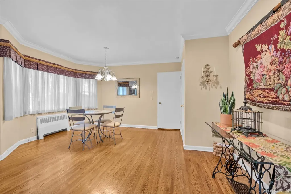 36 Somerset Drive S Great Neck NY 11020