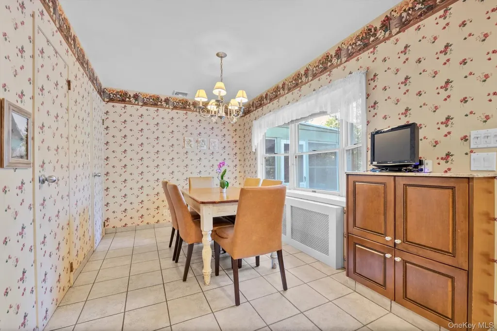 36 Somerset Drive S Great Neck NY 11020