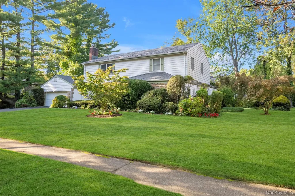36 Somerset Drive S Great Neck NY 11020