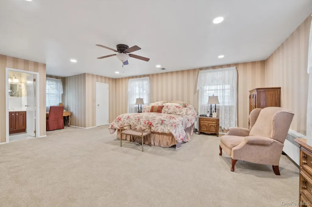 36 Somerset Drive S Great Neck NY 11020