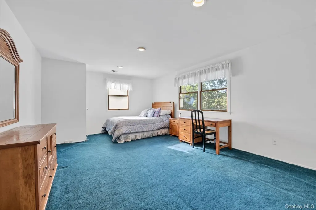 36 Somerset Drive S Great Neck NY 11020