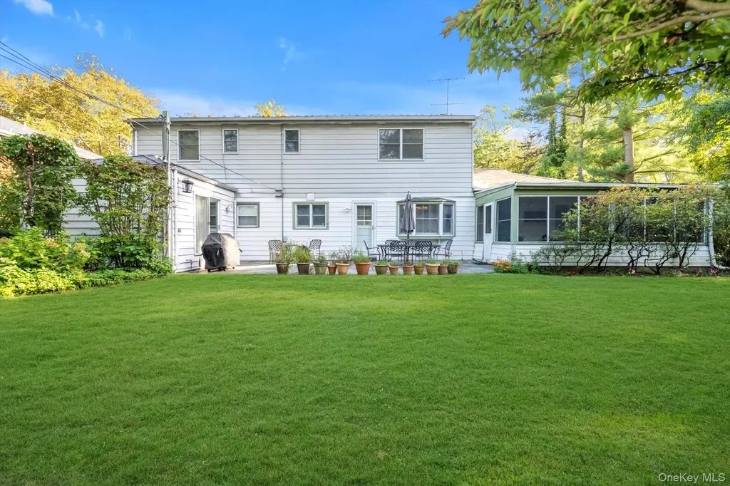 36 Somerset Drive S Great Neck NY 11020