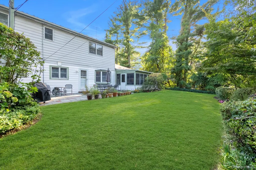 36 Somerset Drive S Great Neck NY 11020