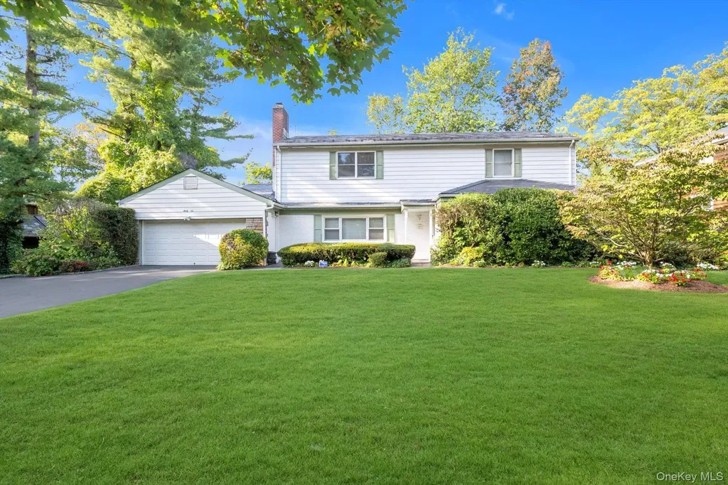 36 Somerset Drive S Great Neck NY 11020