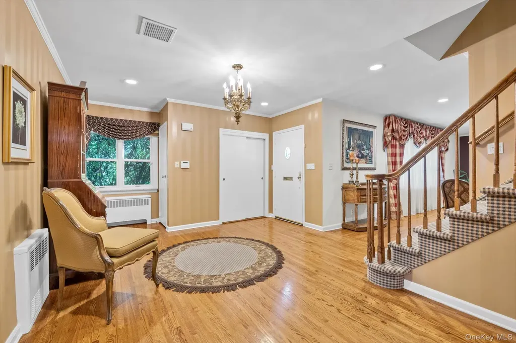 36 Somerset Drive S Great Neck NY 11020