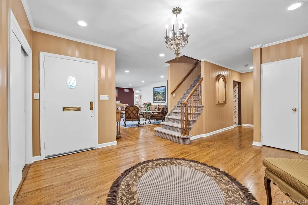 36 Somerset Drive S Great Neck NY 11020