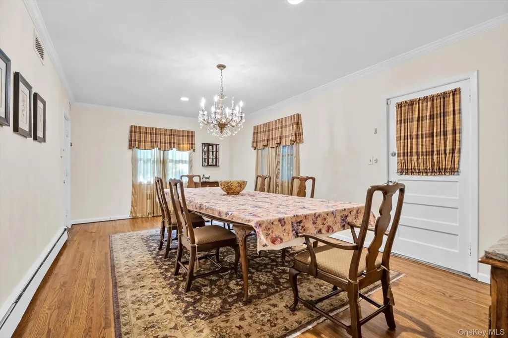 36 Somerset Drive S Great Neck NY 11020