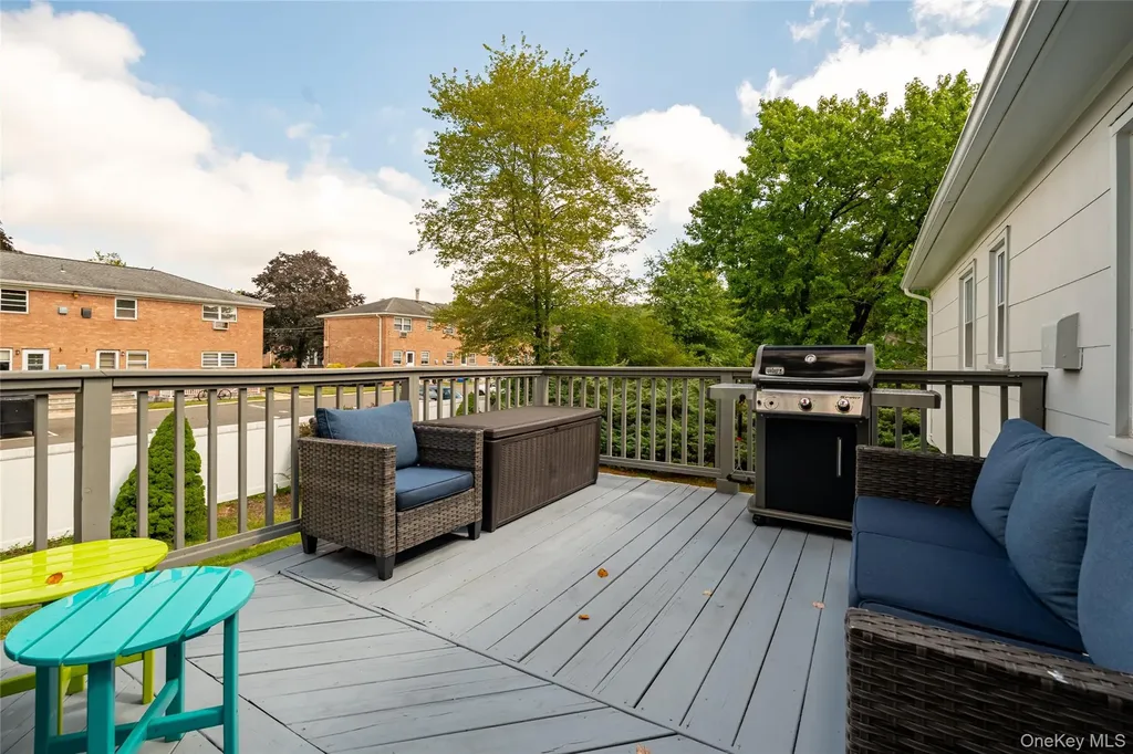 25 Meyer Oval Pearl River NY 10965