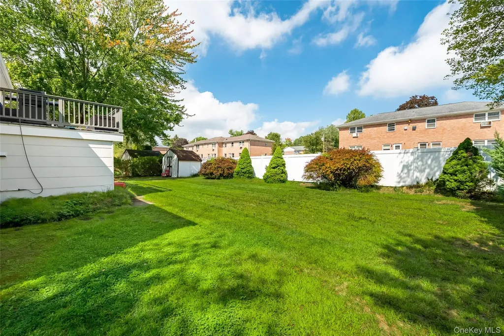 25 Meyer Oval Pearl River NY 10965