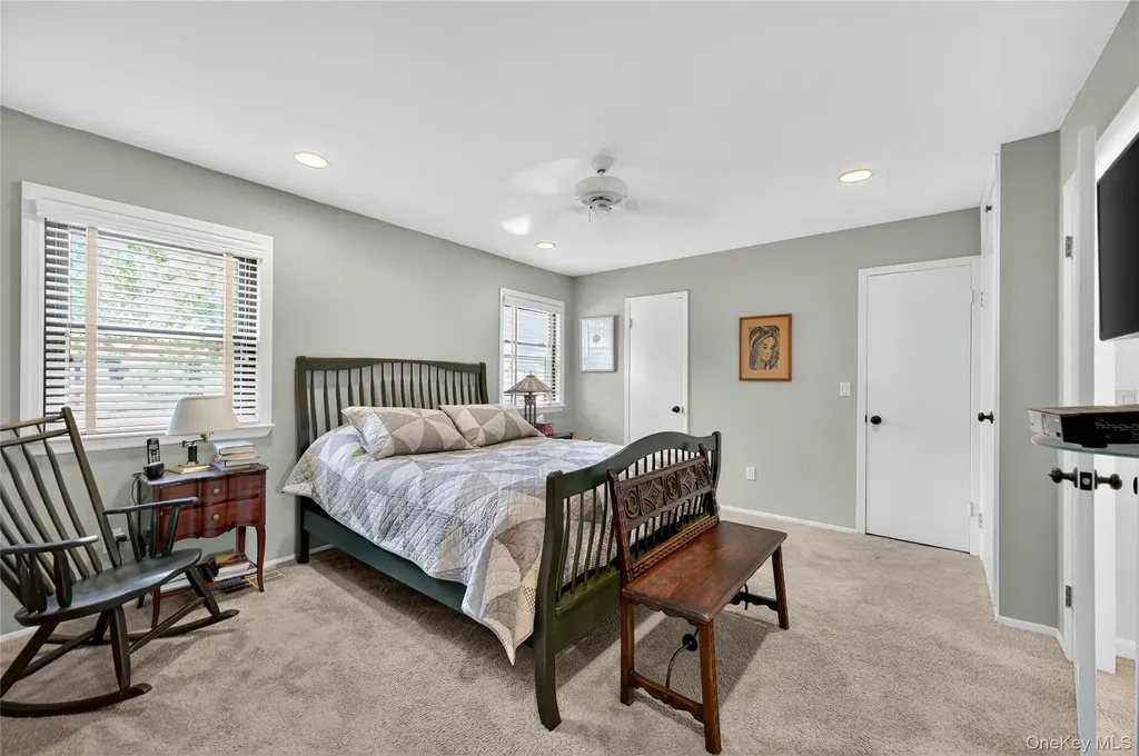 12 Hampton Way Woodbury NY 11797