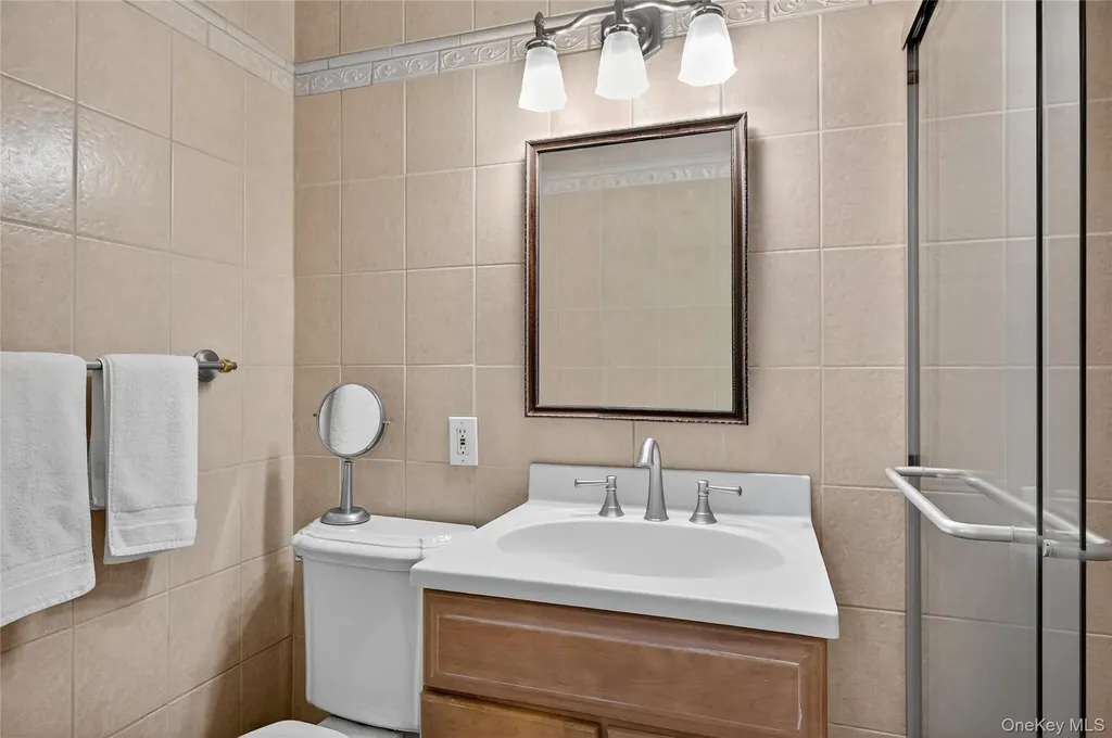 12 Hampton Way Woodbury NY 11797