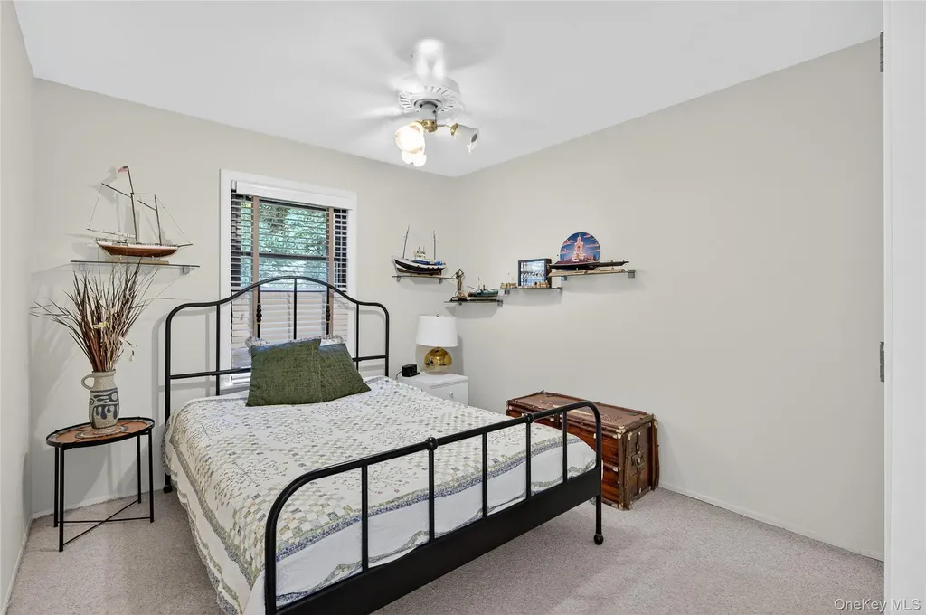 12 Hampton Way Woodbury NY 11797