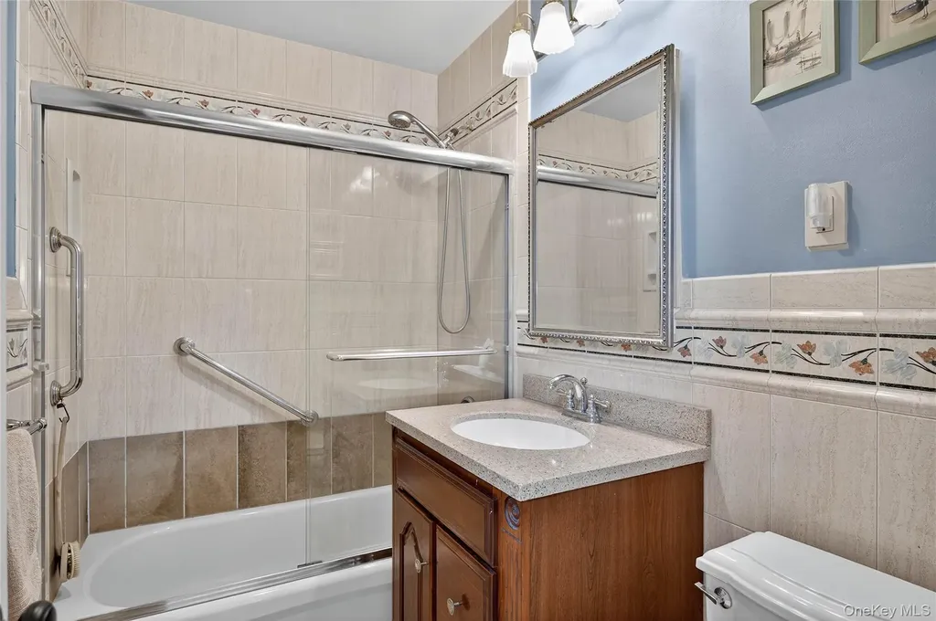 12 Hampton Way Woodbury NY 11797
