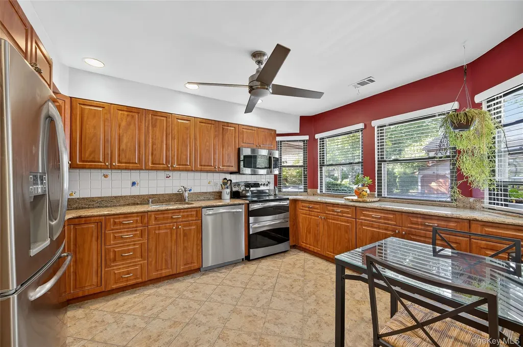 12 Hampton Way Woodbury NY 11797