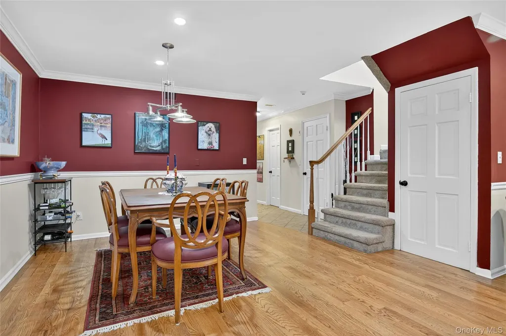 12 Hampton Way Woodbury NY 11797