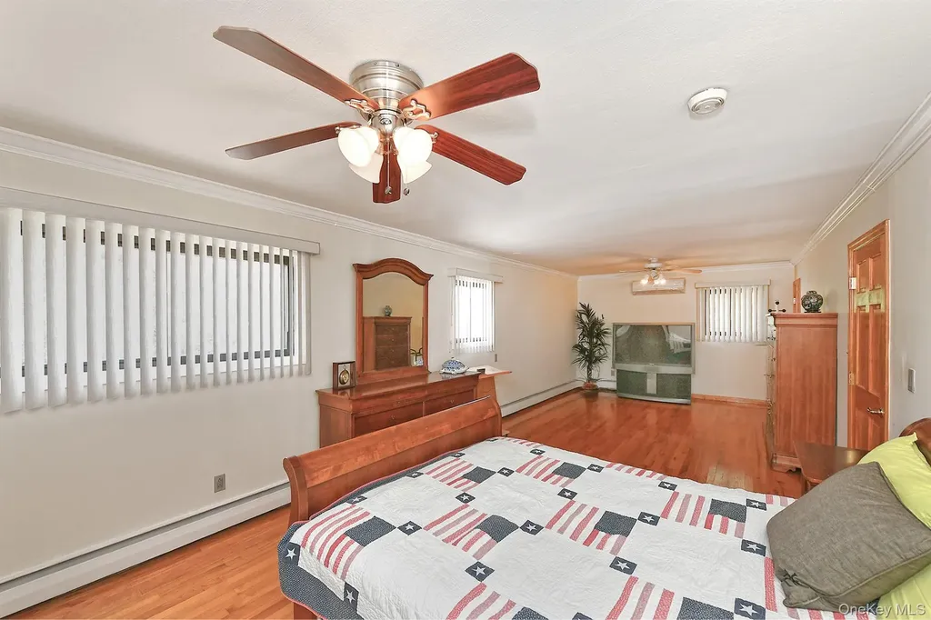 105 Roxton Road Plainview NY 11803