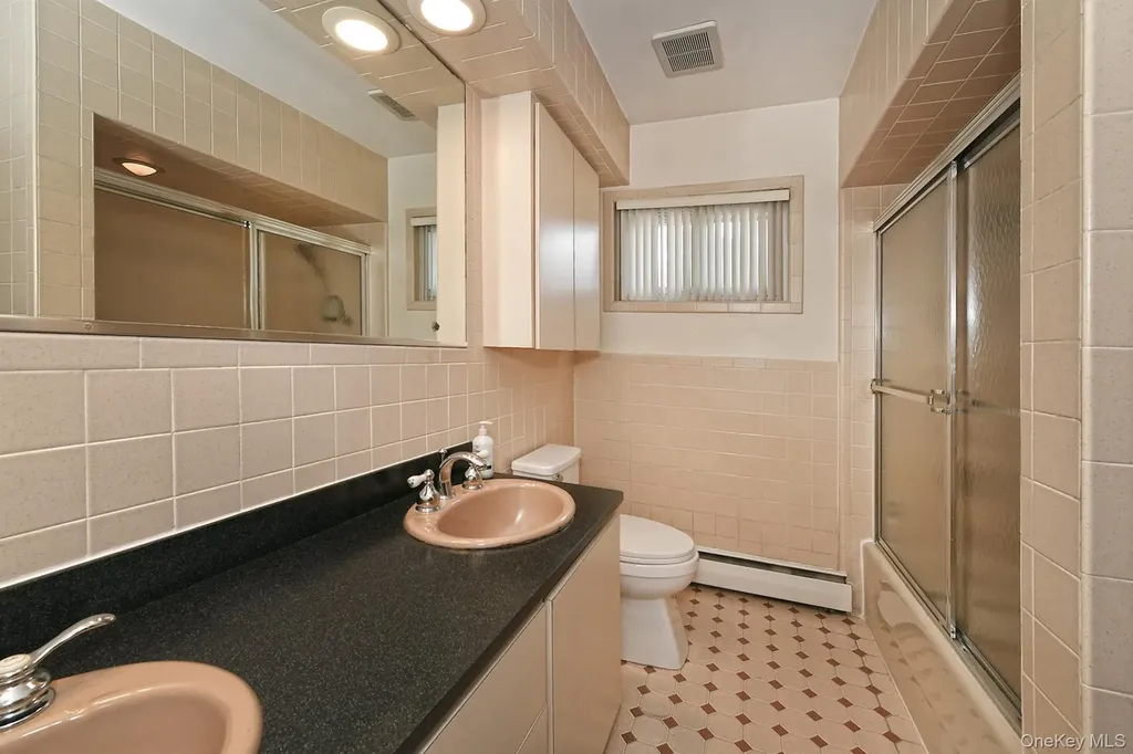 105 Roxton Road Plainview NY 11803
