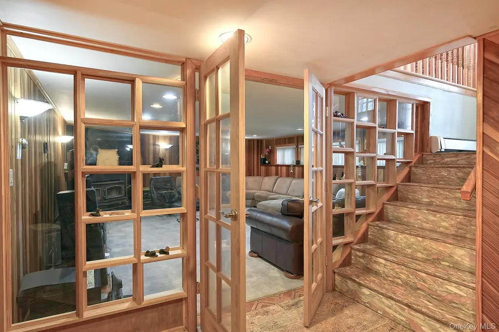 105 Roxton Road Plainview NY 11803