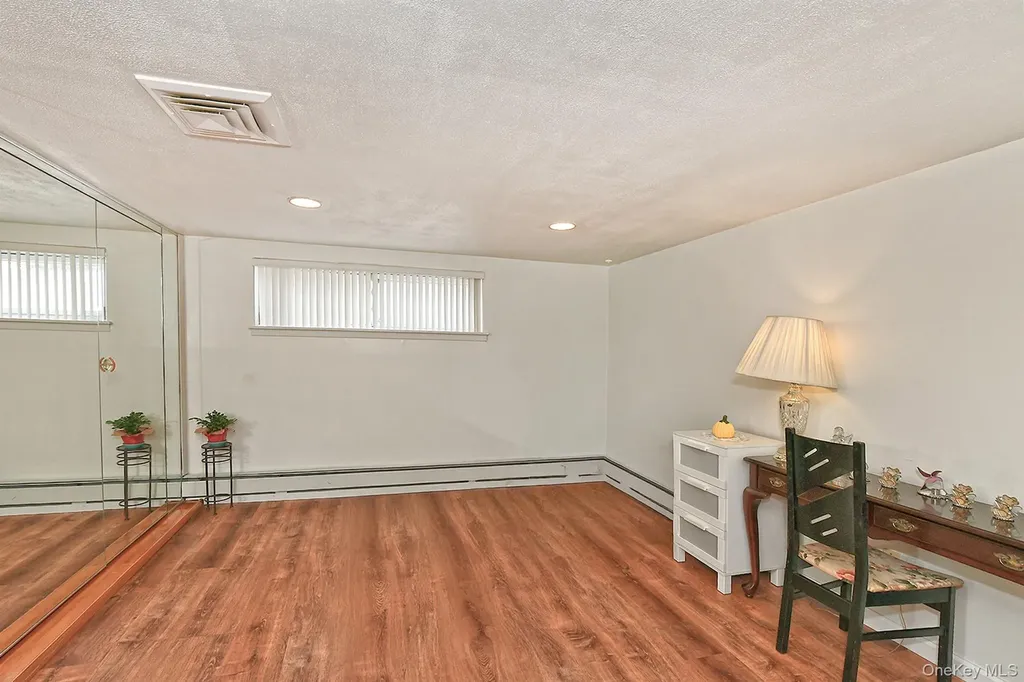 105 Roxton Road Plainview NY 11803