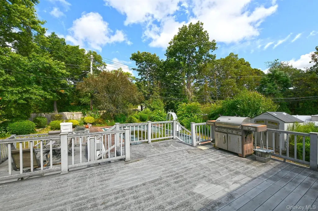 105 Roxton Road Plainview NY 11803