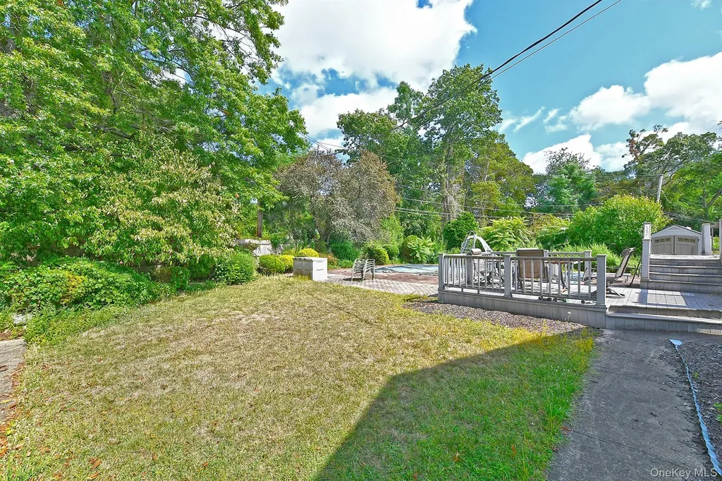 105 Roxton Road Plainview NY 11803