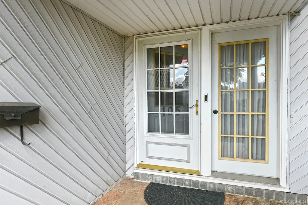 105 Roxton Road Plainview NY 11803