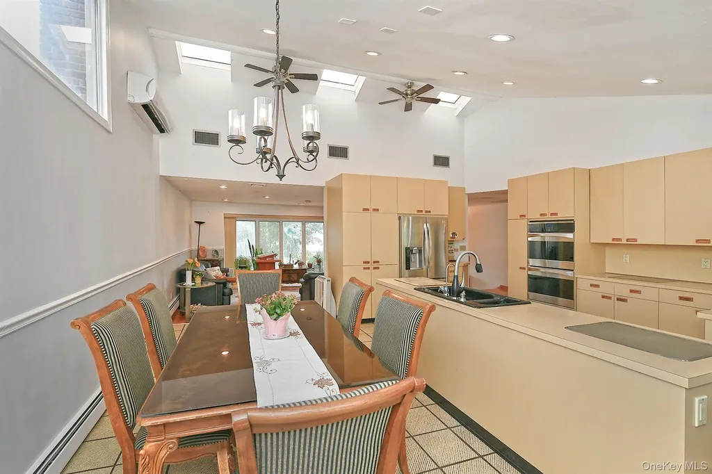 105 Roxton Road Plainview NY 11803