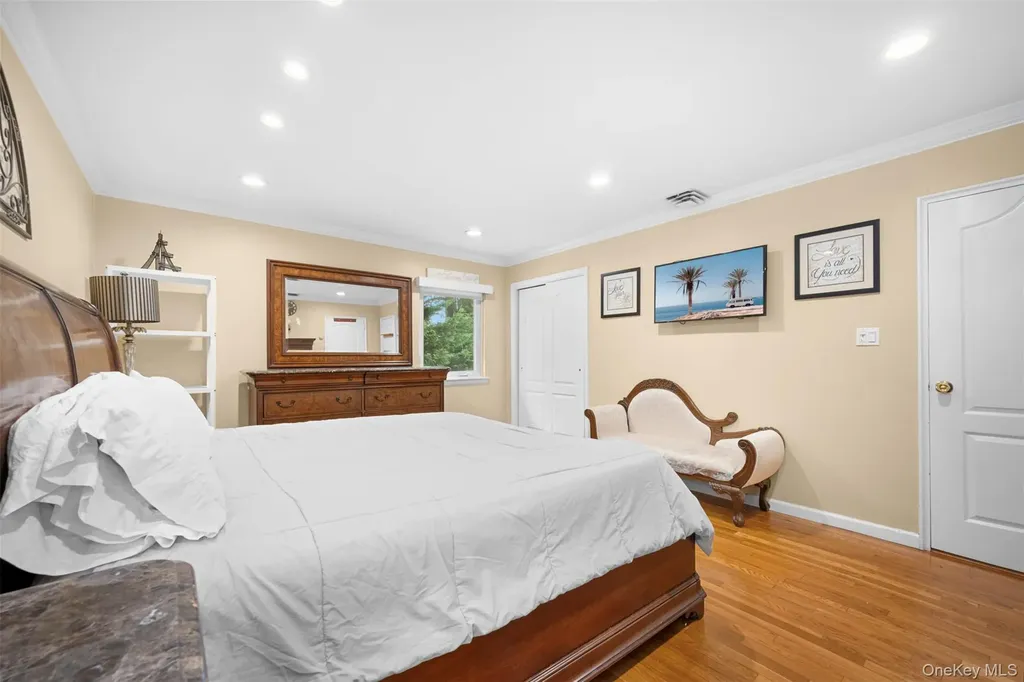 7 Maxwell Drive Westbury NY 11590