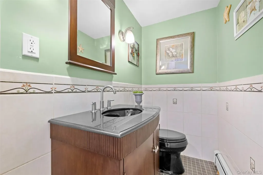 7 Maxwell Drive Westbury NY 11590
