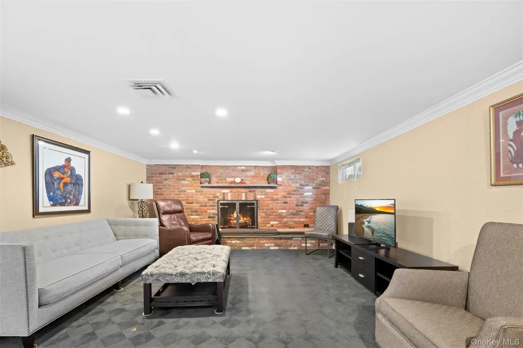 7 Maxwell Drive Westbury NY 11590