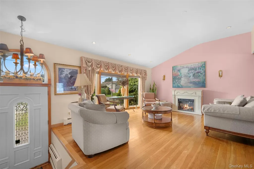 7 Maxwell Drive Westbury NY 11590