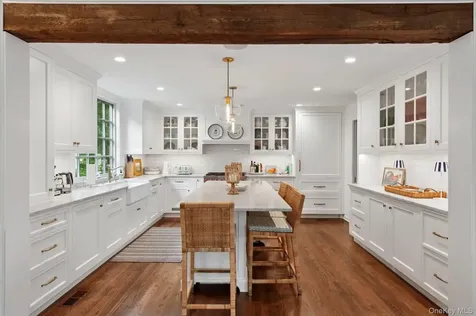 48 Captains Neck Lane Southampton NY 11968