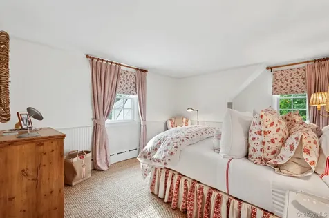 48 Captains Neck Lane Southampton NY 11968