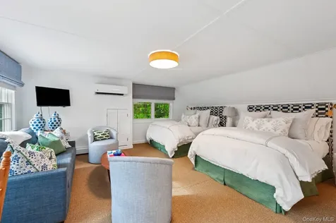 48 Captains Neck Lane Southampton NY 11968