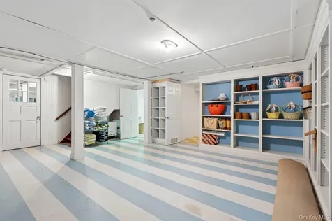 48 Captains Neck Lane Southampton NY 11968