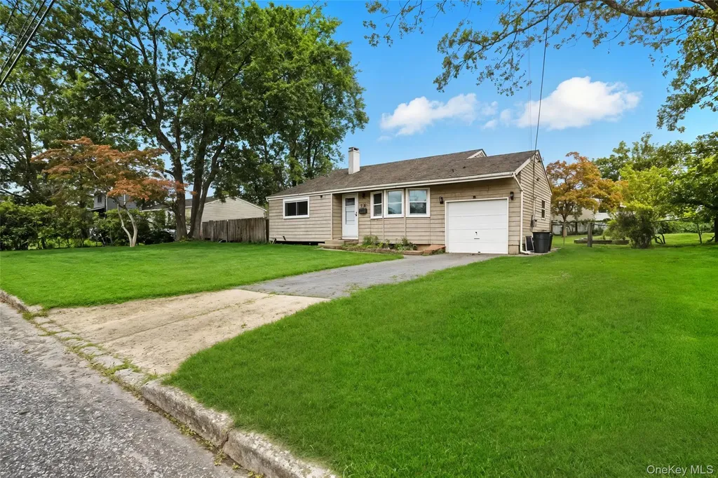2905 Beechnut Avenue Medford NY 11763