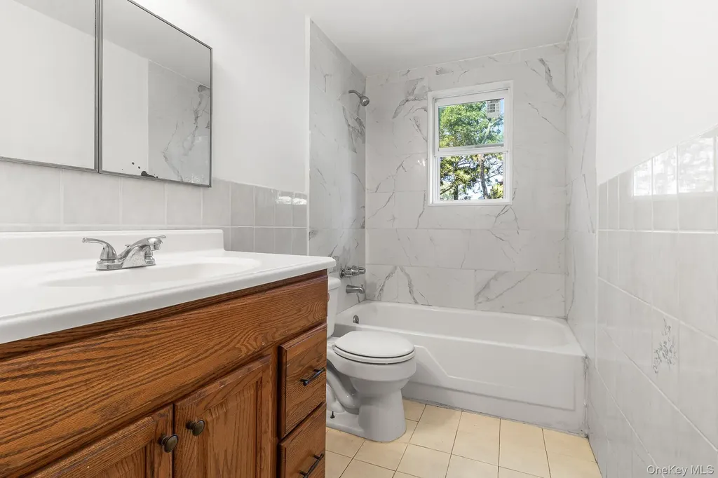 2905 Beechnut Avenue Medford NY 11763
