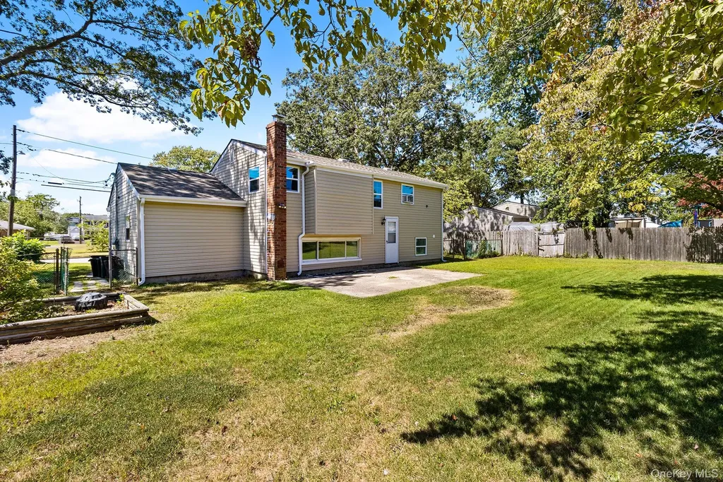 2905 Beechnut Avenue Medford NY 11763