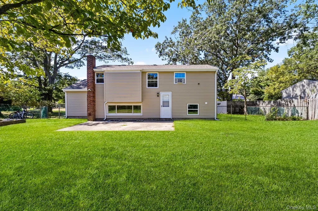 2905 Beechnut Avenue Medford NY 11763