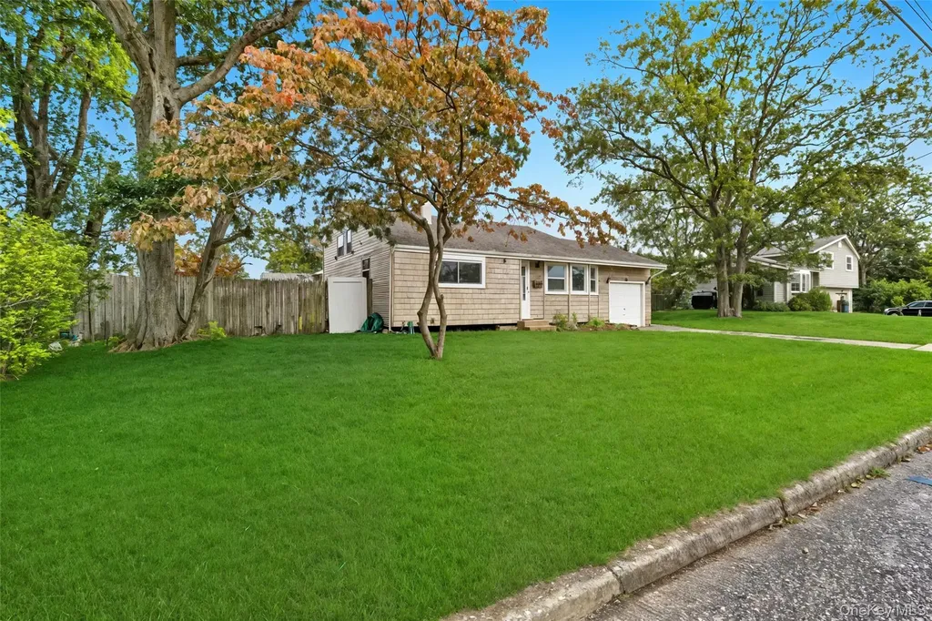2905 Beechnut Avenue Medford NY 11763