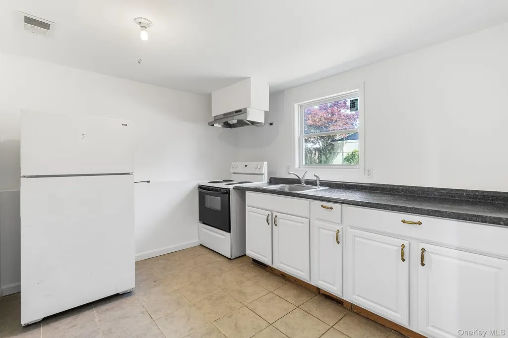 2905 Beechnut Avenue Medford NY 11763