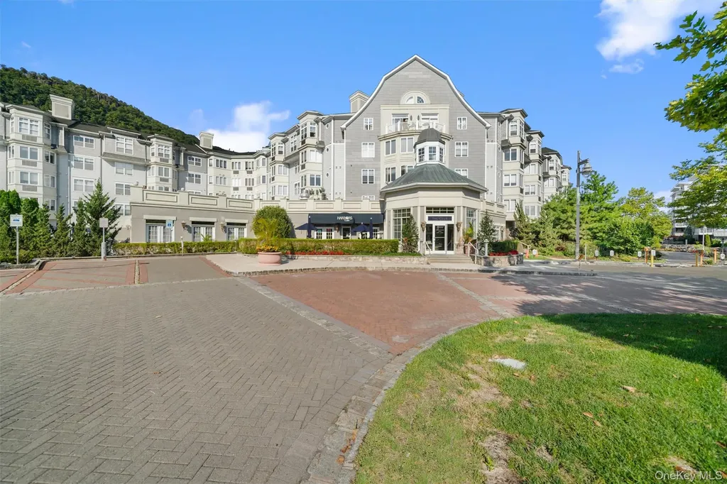 1207 Round Pointe Drive Haverstraw NY 10927