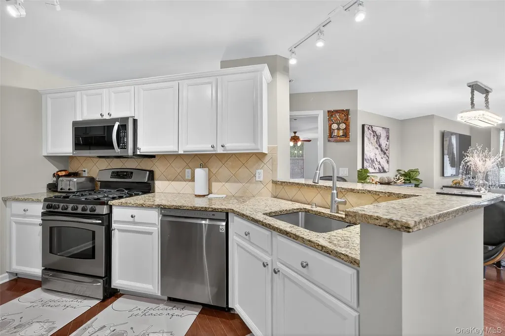 1207 Round Pointe Drive Haverstraw NY 10927