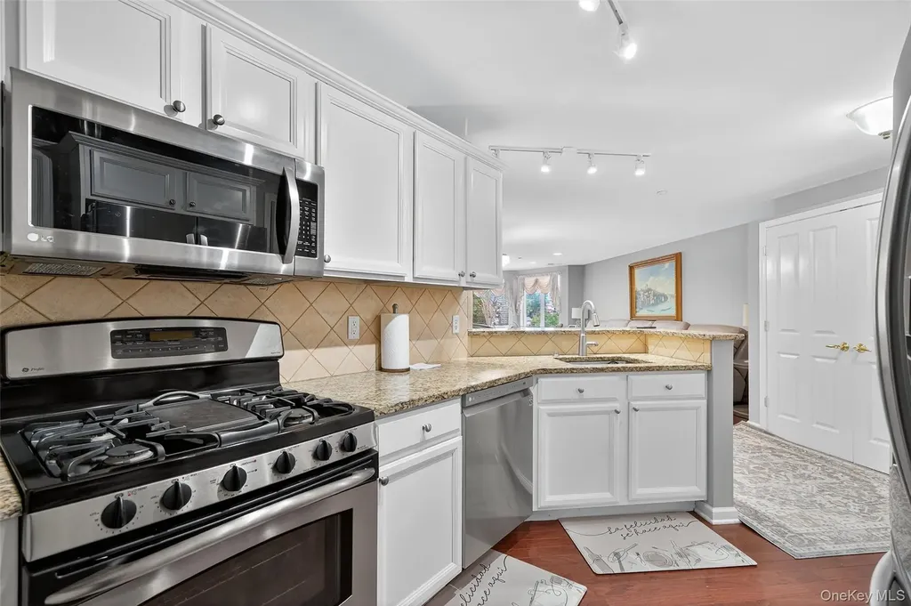 1207 Round Pointe Drive Haverstraw NY 10927