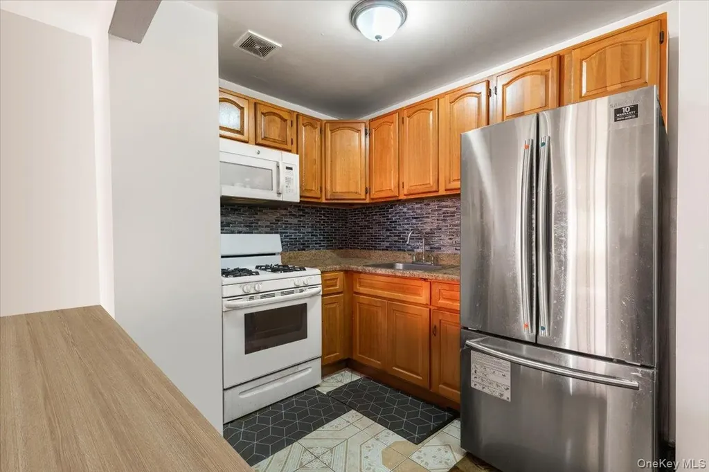 1827 Patterson Avenue Bronx NY 10473