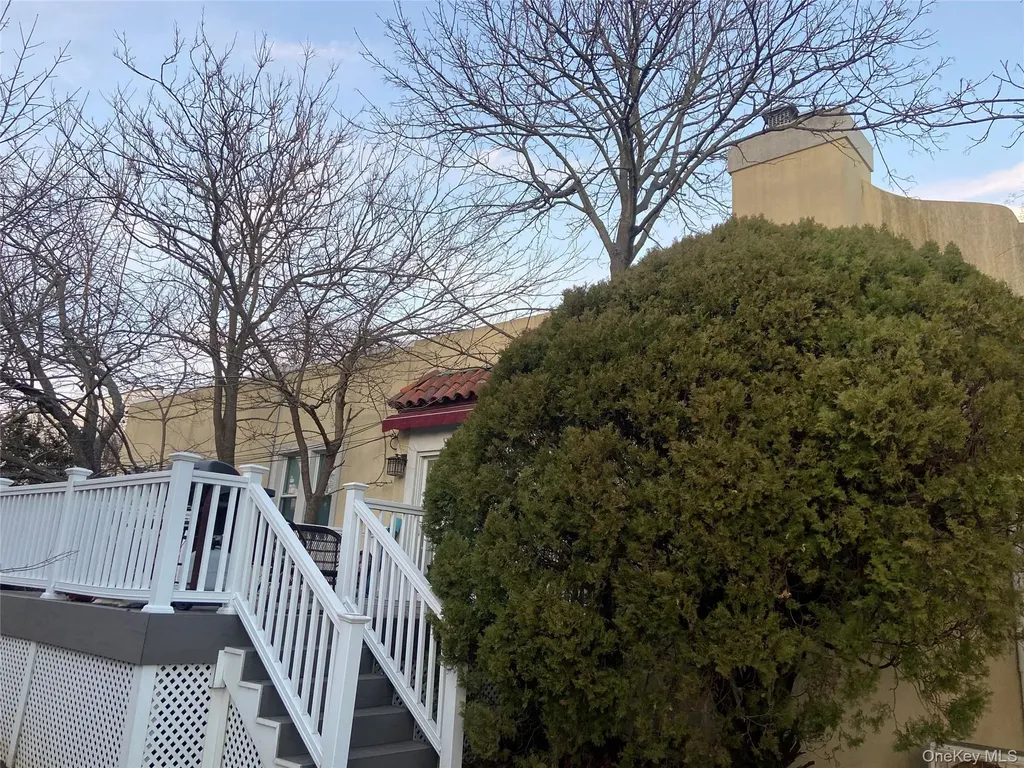 237 W Walnut Street Long Beach NY 11561