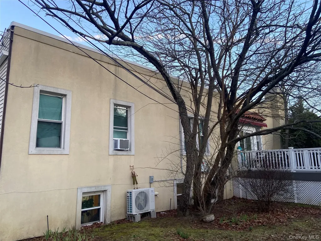 237 W Walnut Street Long Beach NY 11561